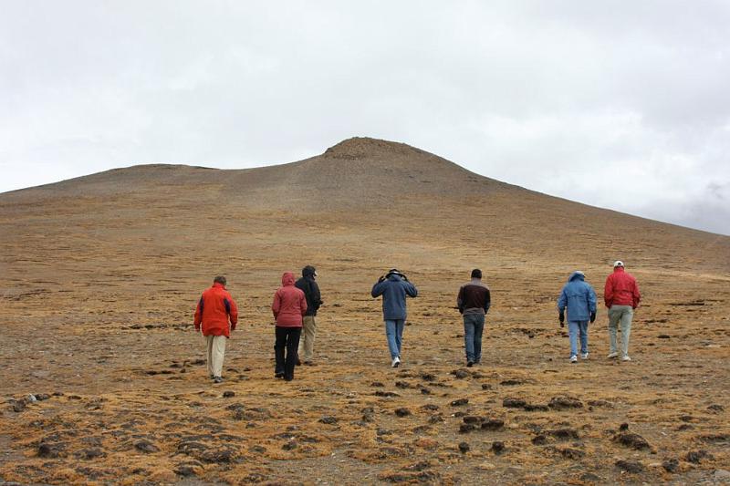 162 Hiking above the Lakpa La at 17,000 feet.jpg